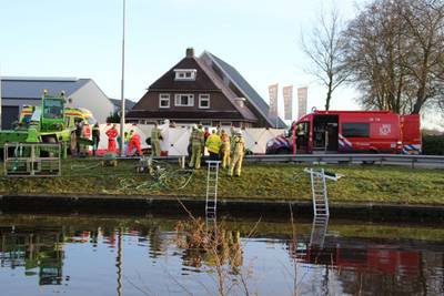 Drie mensen overleden na te water raken auto's