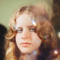 ‘Mijn vader trilde helemaal toen hij me confronteerde’: onze journalist praat met queer tieners, twaalf jaar na eigen coming-out