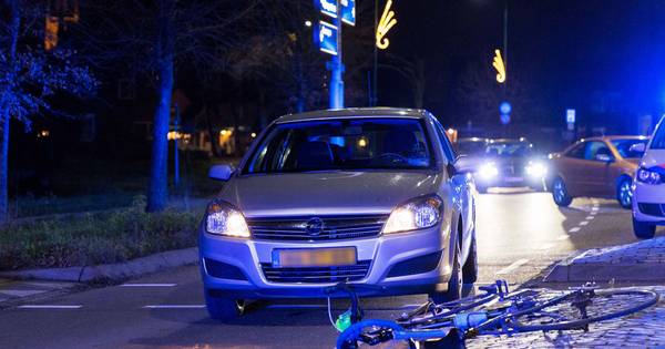 Fietser gewond na botsing met auto in Haps