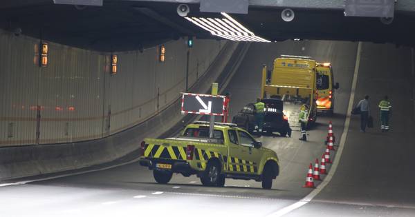 Beschonken Duitsers proberen ongeval op A58 te verdoezelen door hun auto te verstoppen in de bosjes 