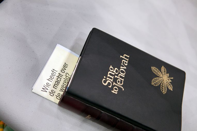Jehovah's Getuigen beroepen zich op verschoningsrecht in misbruikzaak - Trouw