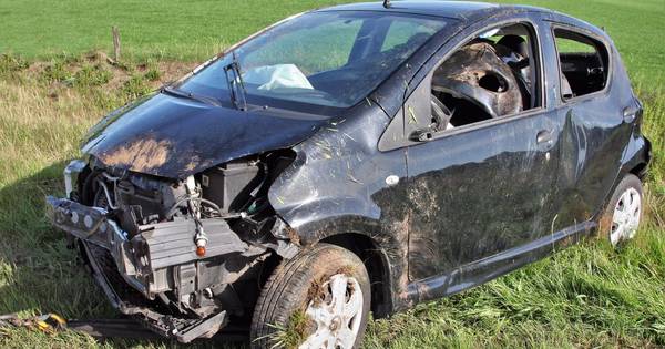 Vrouw (41) belandt met auto in sloot in Harbrinkhoek | Tubbergen - Tubantia