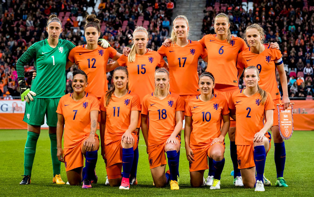 'Vrouwenvoetbal wordt vooral gezien als iets gezelligs' Het Parool