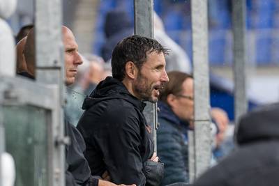 Van Bommel: Kunstgras is niets en blijft niets