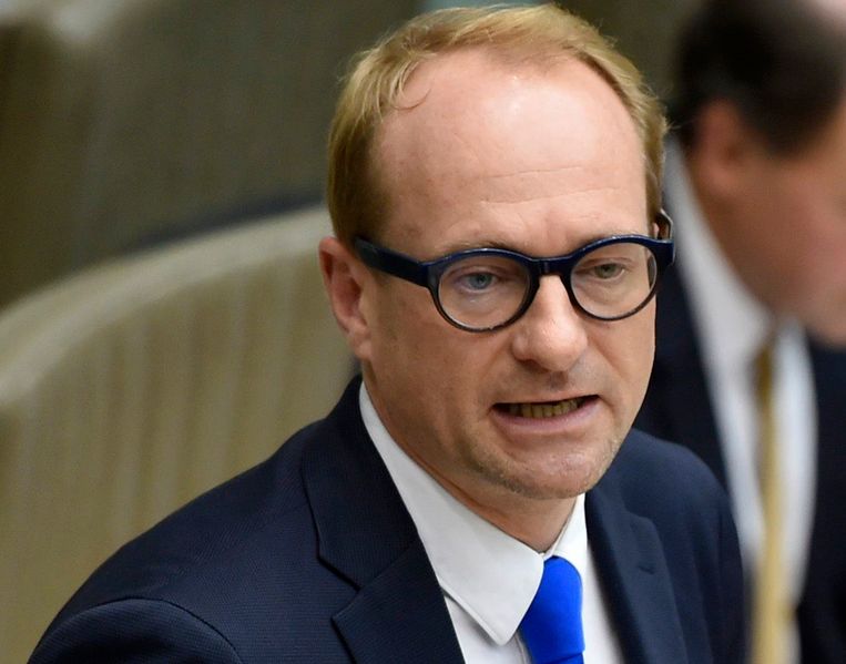 Ben Weyts slaat mea culpa voor instorting plafond Muyters ...