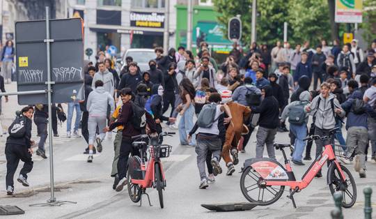 De zin en onzin van bootcamps voor probleemjongeren: ‘Echt niemand is ooit een beter mens geworden van honderd keer pompen, maar...’