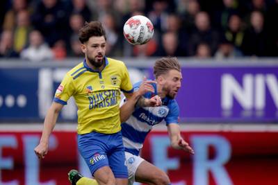 De Graafschap verzuimt tiental SC Cambuur nek om te draaien in knotsgek duel