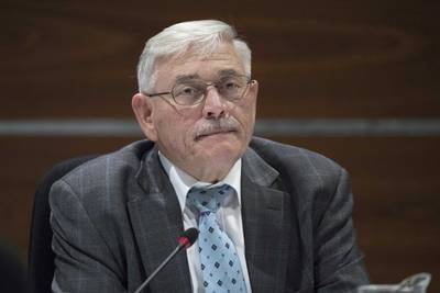 Omstreden wethouder Brunssum blijft zitten ondanks oproep minister