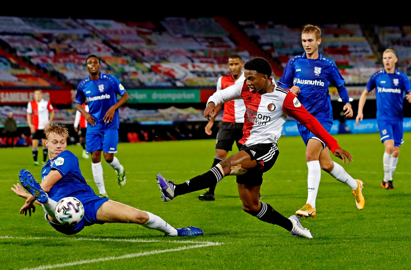 Hattrick Linssen helpt Feyenoord langs onmachtig Heerenveen | Foto | gelderlander.nl