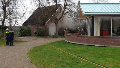 Garage bij woning staat in brand in Wageningen