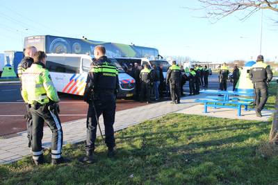 Hoe Nijmeegse hooligans zich mengden tussen ijshockeyfans en een spoor van vernieling trokken