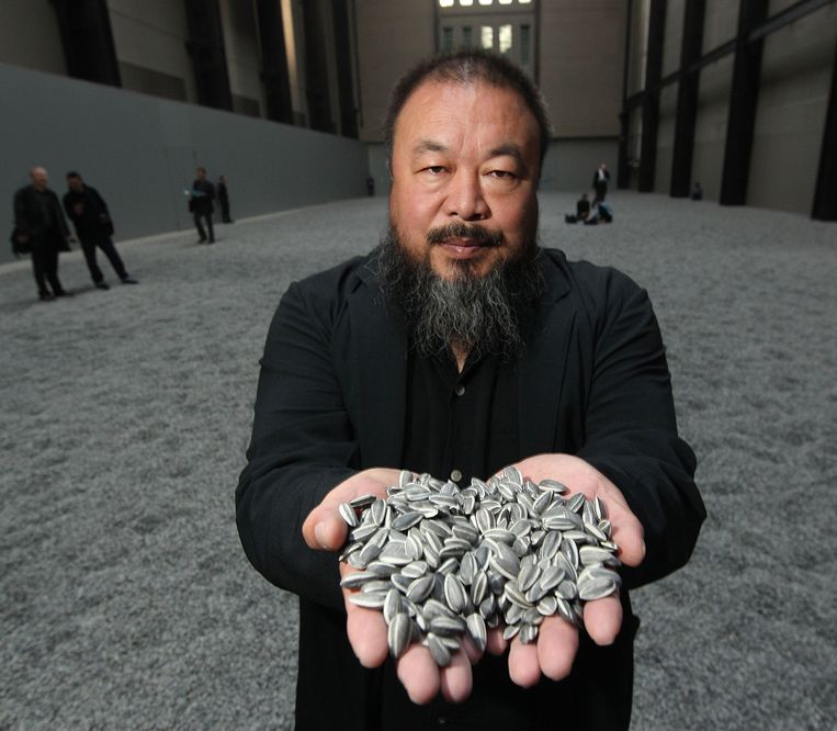 Chinese kunstenaar en activist Ai Weiwei ontwerpt 10.000 mondmaskers voor goede doel | Kunst ...