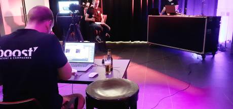 Wollukse Meskes winnen eerste Waspikse Online Pubquiz: ‘Normaal heb je meteen reactie uit de zaal, nu is het gissen’