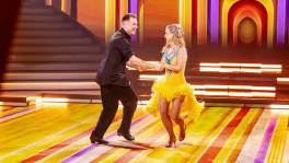 Kathleen danst sensuele chachacha voor man Steven