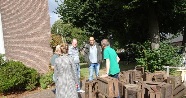 Blij met kasten, tafels en lijkwaden bij verkoop spullen van de Heilig-Hartparochie