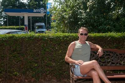 Man onder benzine door geknapte tankslang bedankt zijn helpers een dag later