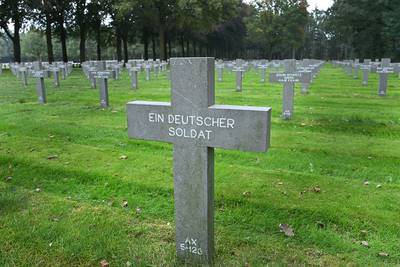 Stichting woest: ‘Duitse begraafplaats Limburg wordt kermisattractie’