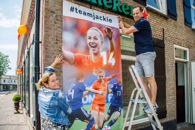 Riel maakt zich op voor de finale: ‘Nu is ze ineens de ster. Maar Jackie speelt altijd goed’