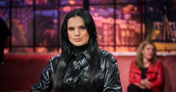 Famke Louise Vindt Het Lastig Om Coronavragen Voor Te Lezen Show Ed Nl