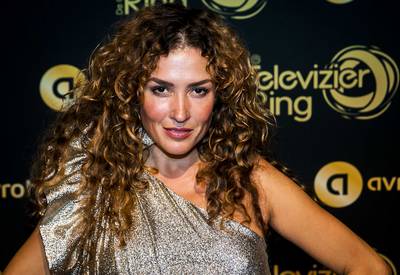 Katja deelt uitdagend kiekje, Ronnie Flex dolgelukkig met zijn meisje