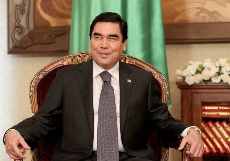 Dictator van Turkmenistan rapt in ode aan het moederland, maar zo ...