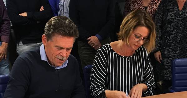 Korfballers NDZW en voetballers Haarsteeg zetten handtekening onder samenwerking