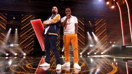 Johan en Maarten bouwen een feestje op het podium met ‘Iedereen Is ...