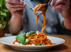 Waarom bietenwraps en linzenpasta helemaal niet gezonder zijn