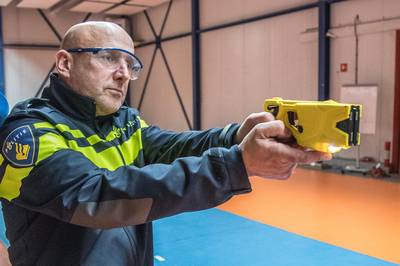 Agenten razend enthousiast over stroomstootwapen: 'snel invoeren'