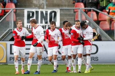 Ajax haalt beste boven bij FC Utrecht, PSV gaat voor 22ste wintertitel
