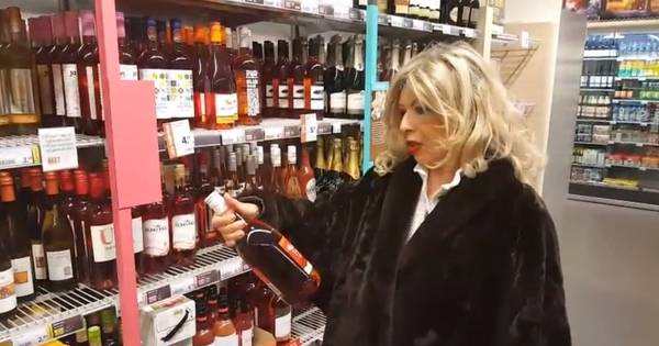 Bonnie St Claire Ik Drink Nog Steeds Elke Dag Rose Show Bd Nl Claire is 70 jaar geworden en dat is natuurlijk reden voor een feestje, al schrikt de sympathieke zangeres wel van het getal: brabants dagblad