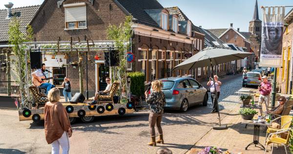 Rijdend concert en stralende zon zorgen voor festivalsfeer in Megen - BD.nl