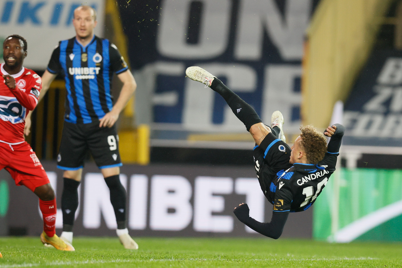 Club Brugge wint dankzij fraaie treffer Lang nipt van KV ...