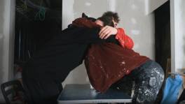 Venezolaanse papa van Thaylin brengt zijn dochter een bezoekje in ...