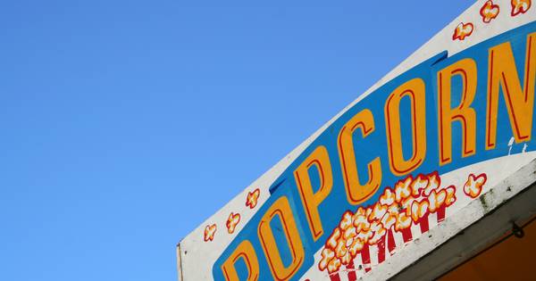 Automobilist kijkt film onder het rijden | Bommelerwaard - BD.nl