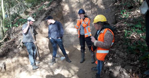 Bewijs: Leur heeft in de middeleeuwen versterking gehad, motteburcht gevonden