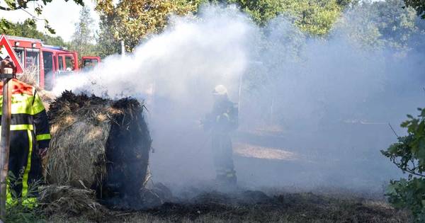 Brandweer opnieuw uitgerukt naar Molenschot, hooibalen in brand