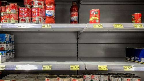 “Lege rekken zien, spoort aan tot extra kopen”