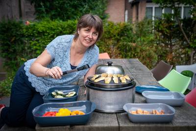 Ellecomse Tamara schrijft boek over alledaagse gevaren: ‘Pas op de zwarte randjes van de barbecue’