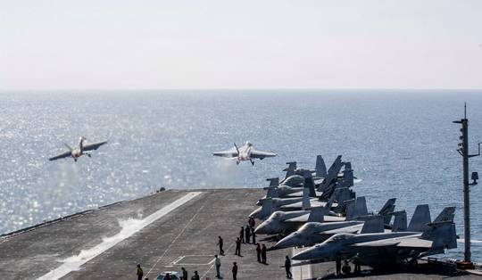 Amerikaans vliegdekschip al negen maanden op zee: meerdere militairen probeerden al over boord te springen
