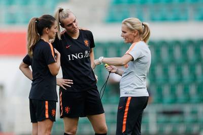 Roord viert jubileum, Leeuwinnen op dreef in thuisduels