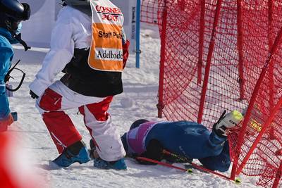 Skiër Ford komt zwaar ten val tijdens reuzenslalom in Adelboden, Amerikaanse federatie: “Hij is bij bewustzijn”