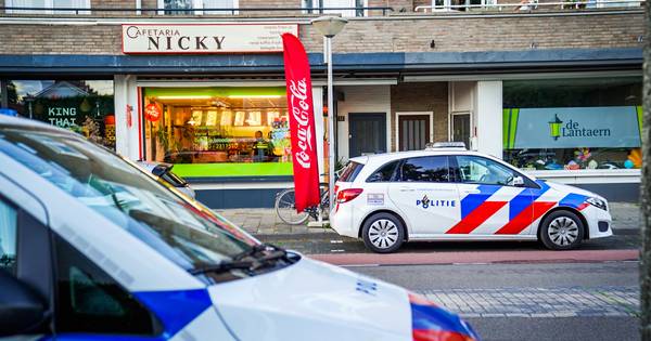 Overval op cafetaria Nicky door twee jongemannen met mondkapjes op.