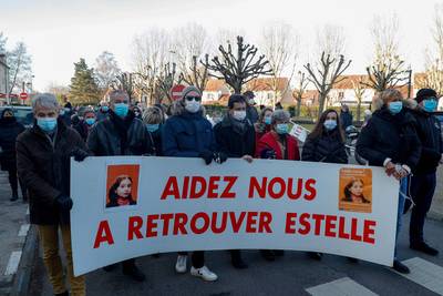 Naasten van Estelle Mouzin (9) die door Fourniret vermoord zou zijn, houden voor achttiende jaar op rij stille mars
