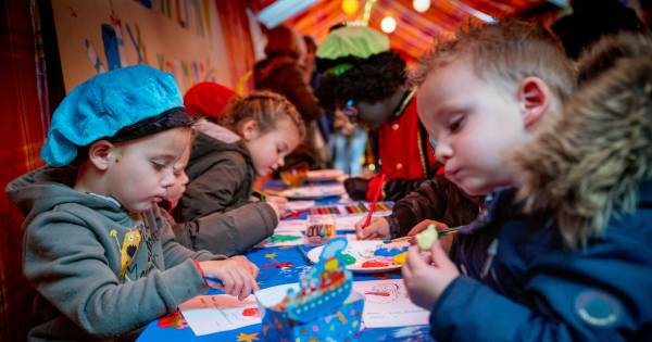 ‘Pepernotensamba’ in de kapsalon van Corin in Randwijk
