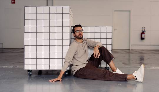 Ish Ait Hamou over zijn nieuwe boek, verlies verwerken en artificiële intelligentie: ‘Ik ben mijn eigen algoritme’