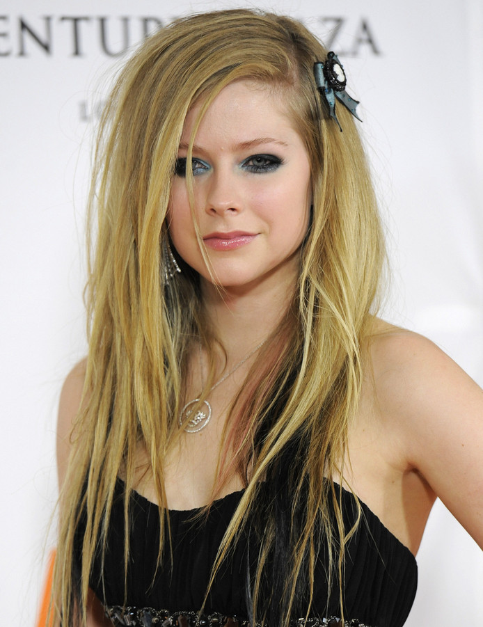 Qui est Avril Lavigne datant maintenant