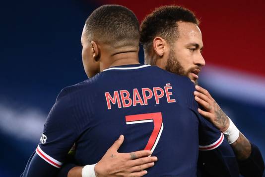 Kylian Mbappé en Neymar staan vanavond allebei aan de start tegen Leipzig.