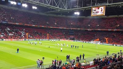 Duizenden stoeltjes leeg bij Oranje in Arena