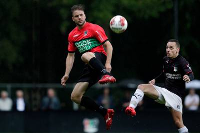 Van den Berg zinspeelt op vertrek bij NEC